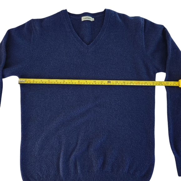 J.LINDEBERG Blue super fine merino and cashmere V-Neck Sweater - Size Medium - Picture 8 of 8